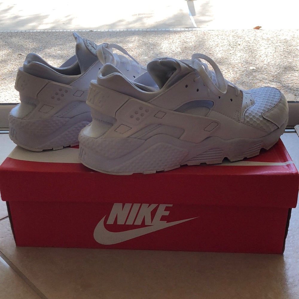 Men’s Nike Huarache Shoe White